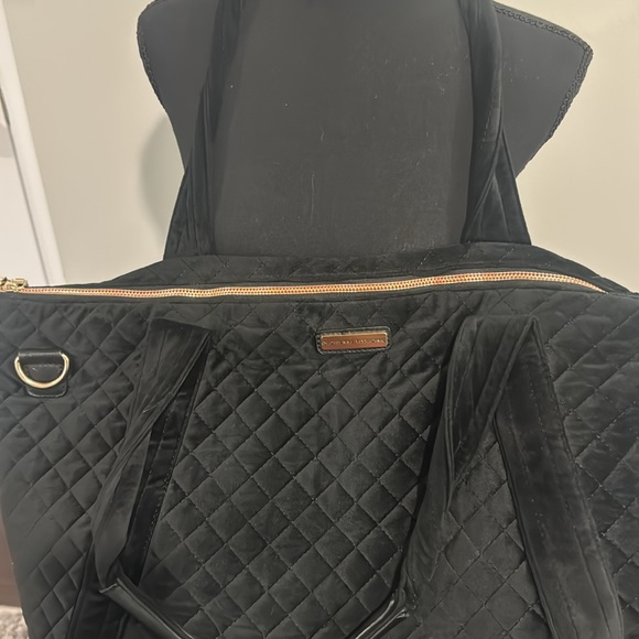 ADRIENNE VITTADINI DIAMOND QUILTED VELVET XXL TRAVEL DUFFLE- missing long strap - Picture 2 of 4